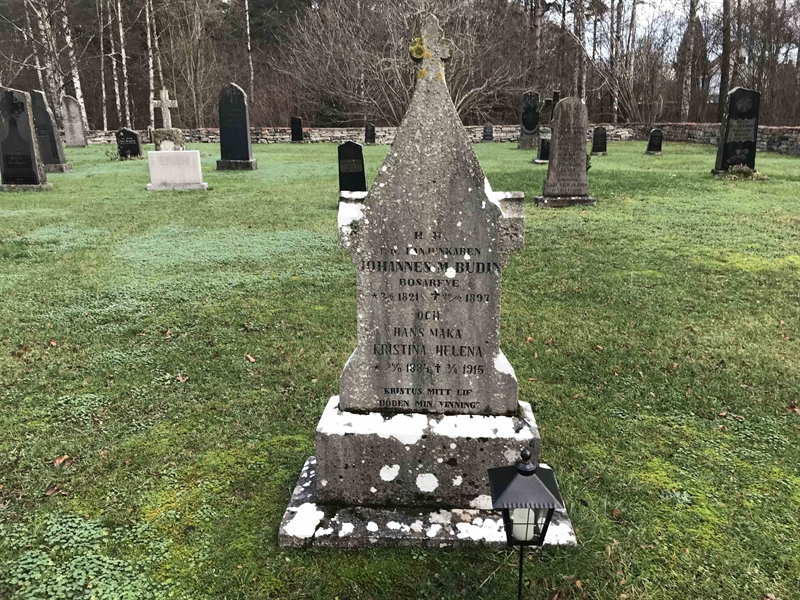 Grave number: L C     9