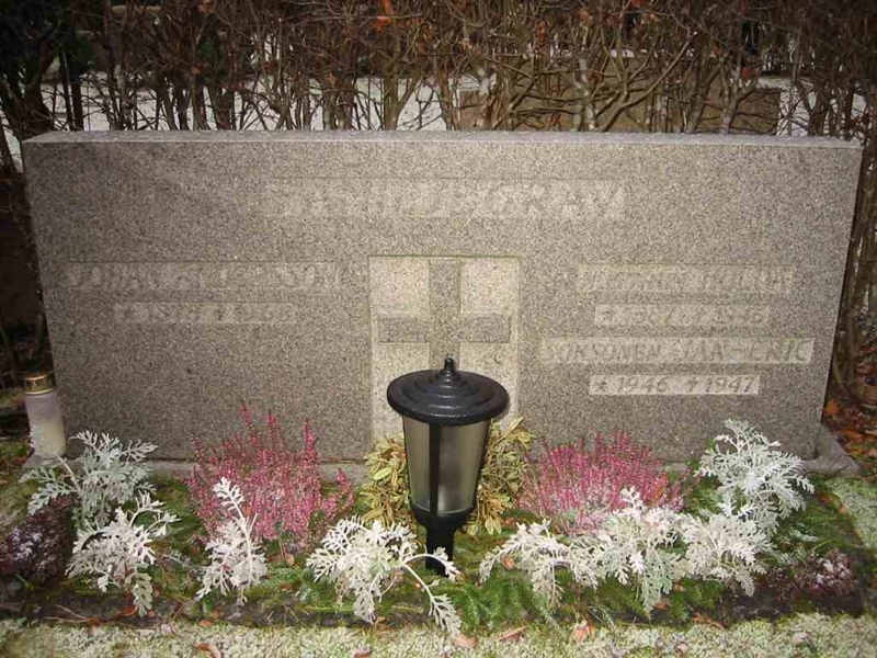 Grave number: KV 3   125-127