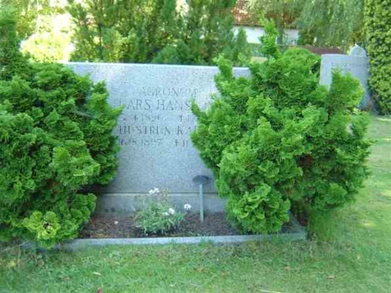 Grave number: FLÄ E    37-38