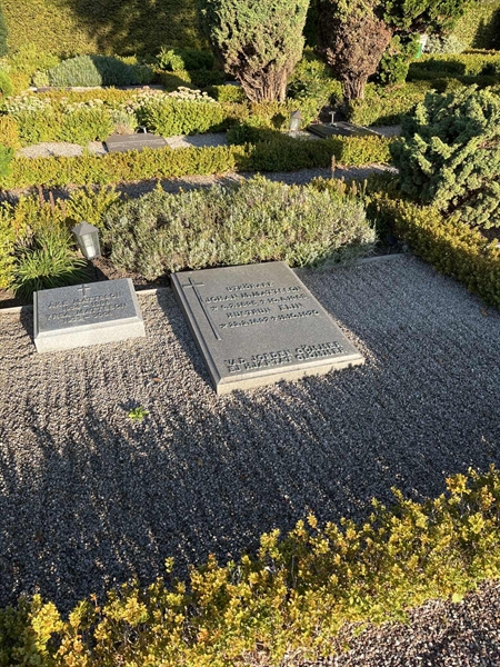 Grave number: NK X 104-105