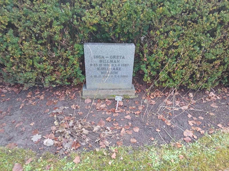 Grave number: FE E    11, 12