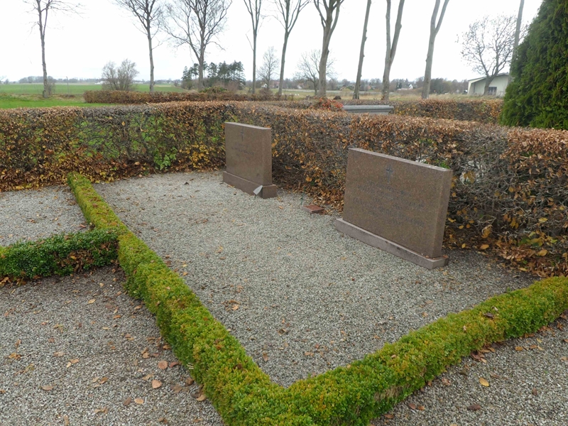Grave number: ÖTN NMK11    15, 16, 17, 18
