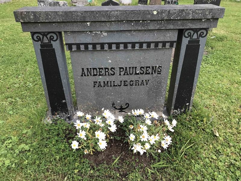 Grave number: UÖ KY   258, 259, 260