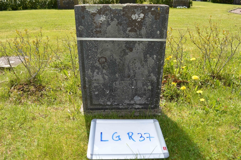 Grave number: LG R    37