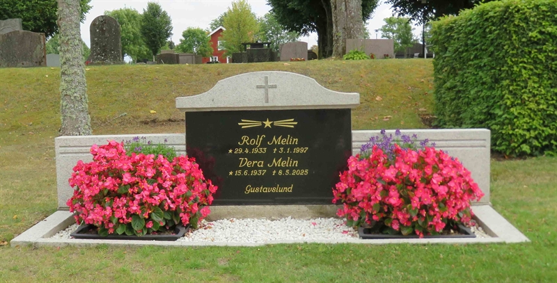 Grave number: 01 B   226, 227