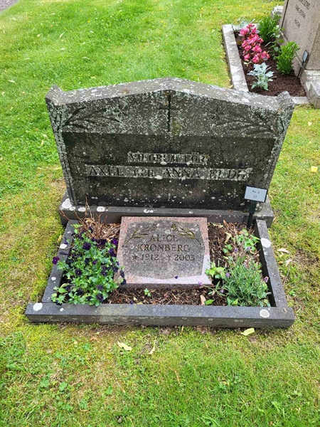 Grave number: Jä 04    23