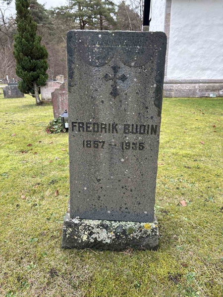 Grave number: L B 37