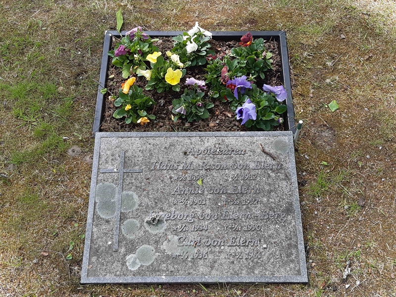 Grave number: KA 14    28