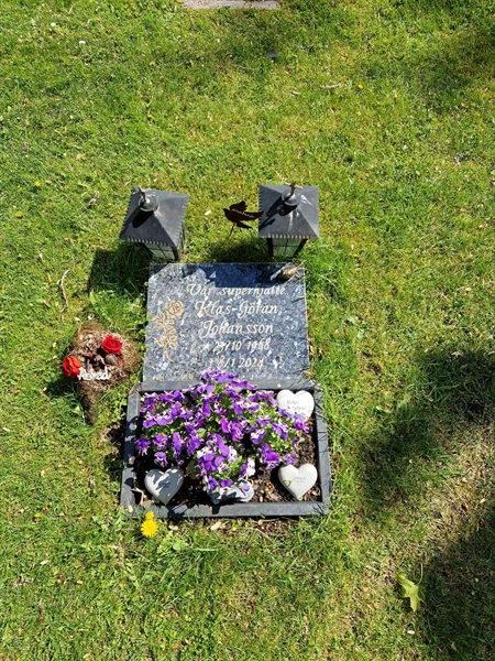 Grave number: 02 M   49