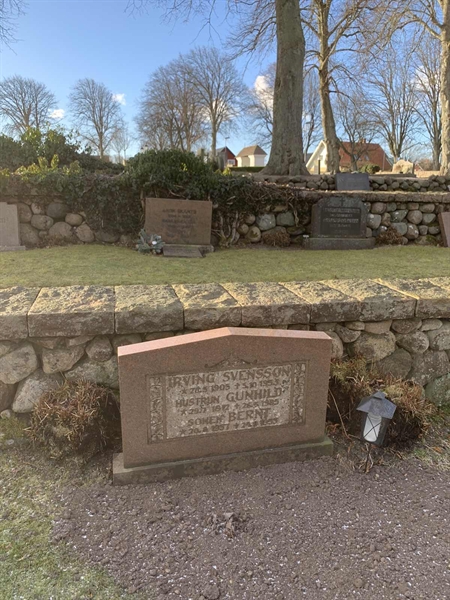 Grave number: SÖ F    40, 41, 42