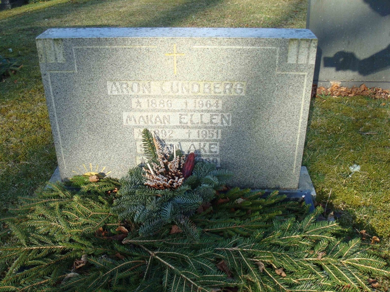 Grave number: KU 05   180, 181