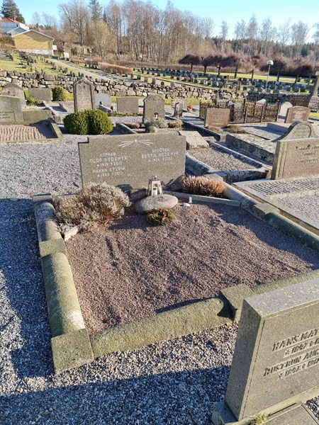 Grave number: TG 005 0683, 0684