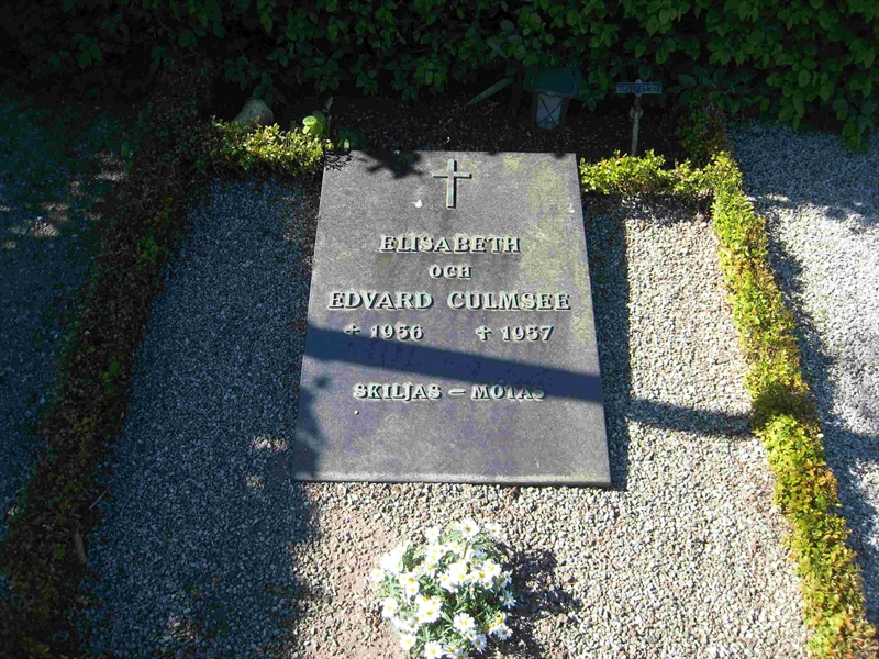 Grave number: NK Urn r   10 b