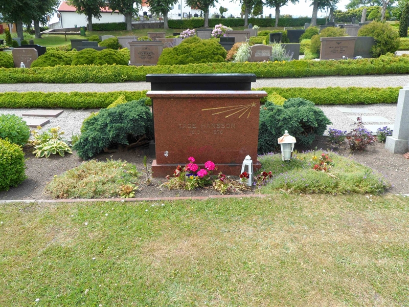 Grave number: ÖV I    27, 28