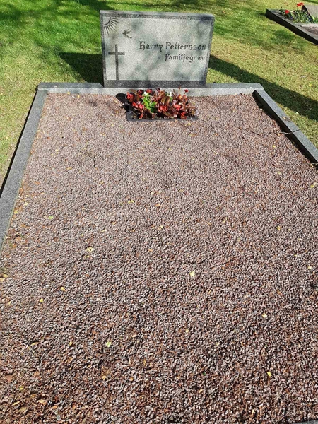 Grave number: 01   273