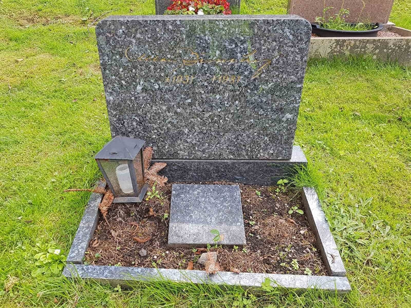 Grave number: 06 61084