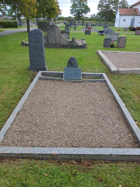 Grave number: 2   31, 32