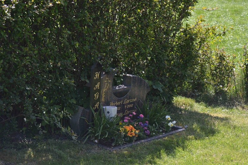 Grave number: G3 2   332, 333