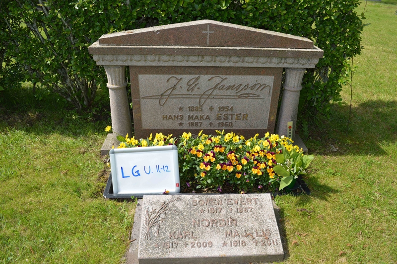 Grave number: LG U    11, 12