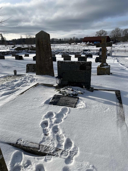 Gravnummer: BE G    32, 33