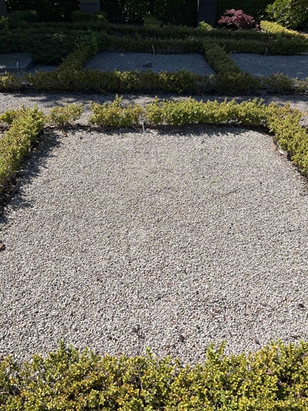 Grave number: NK D 131-132