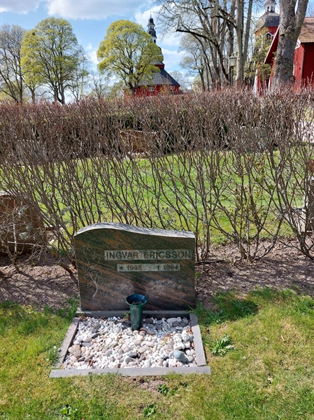 Grave number: HÖ 8  130