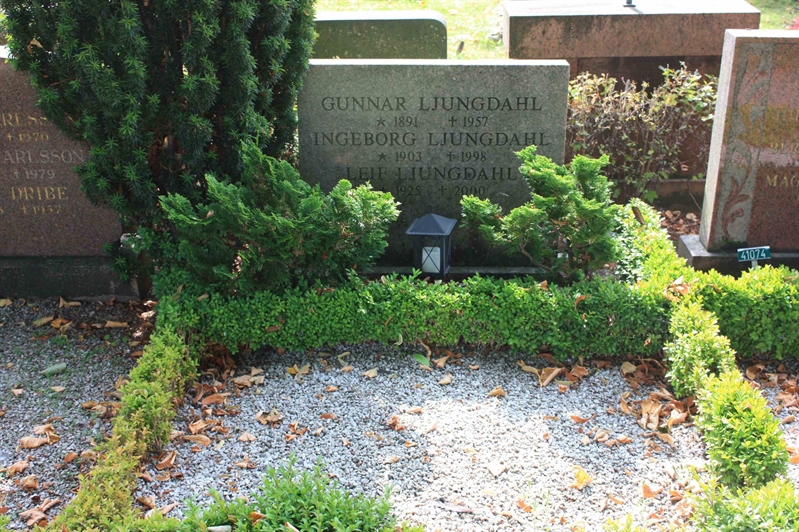 Grave number: Ö U04    27