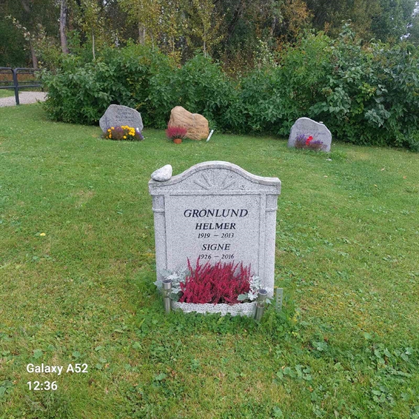 Grave number: N K    10, 11