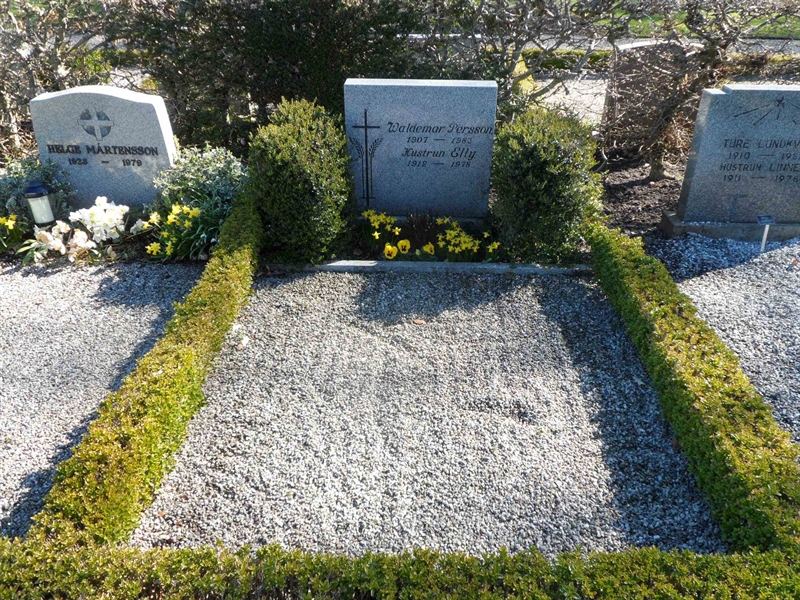 Grave number: 1 13    79