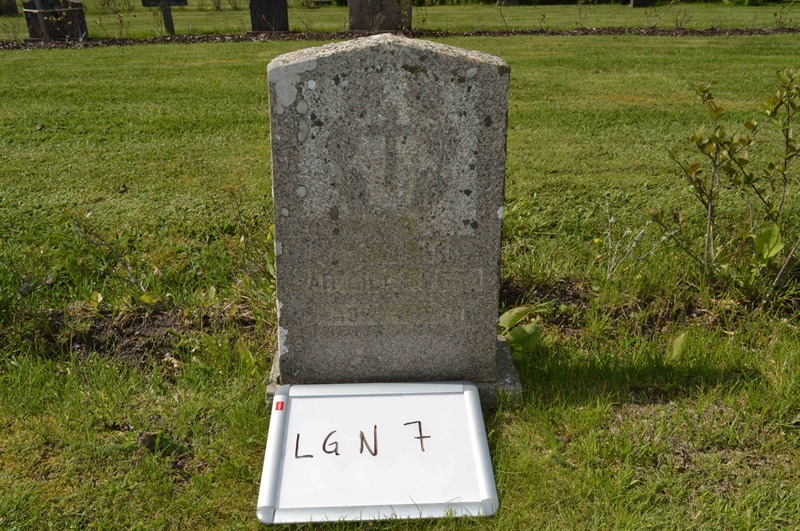 Grave number: LG N     7
