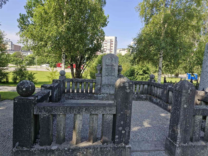 Hautatunnus: 1 VÄSTR 21AB