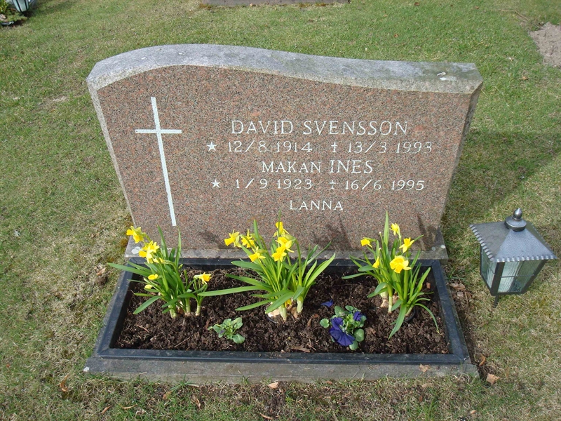 Grave number: KU 12   101, 102
