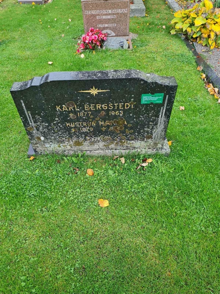 Grave number: KG 09   743, 744