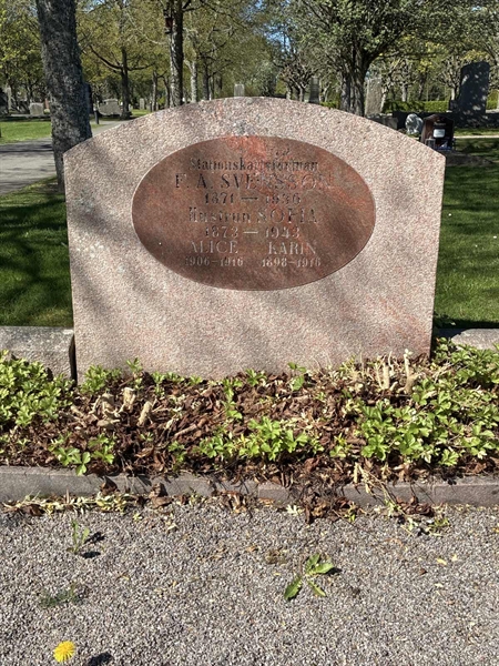 Grave number: 33 2   180