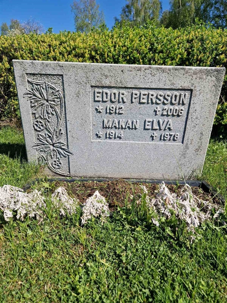 Grave number: 501 25 5128-5130