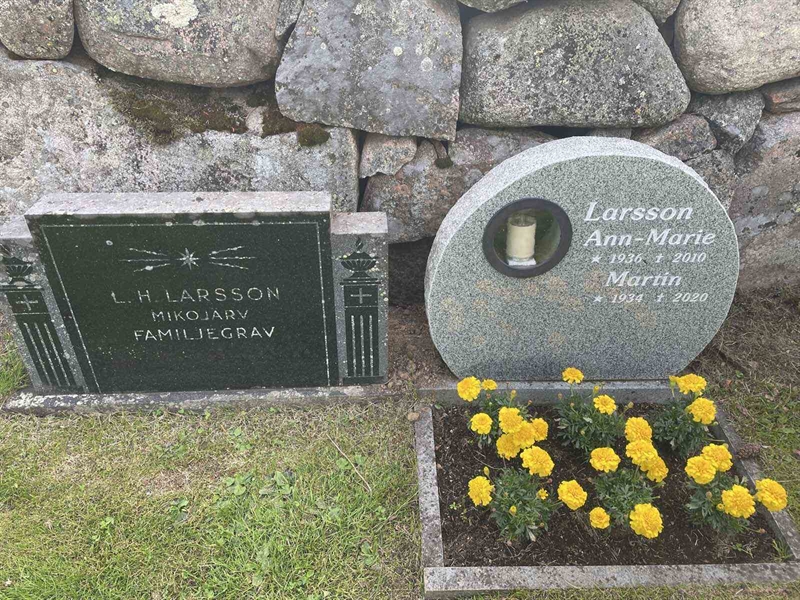 Grave number: 001 1   200