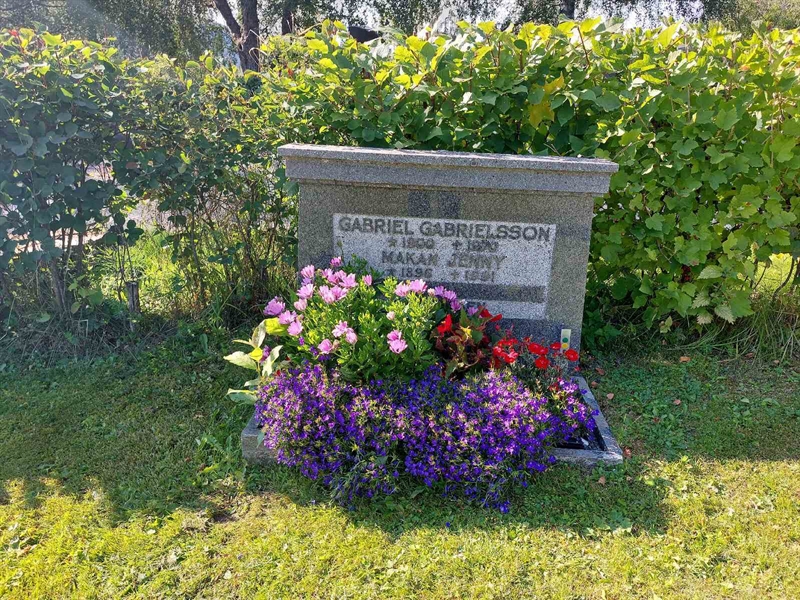 Grave number: K D    44