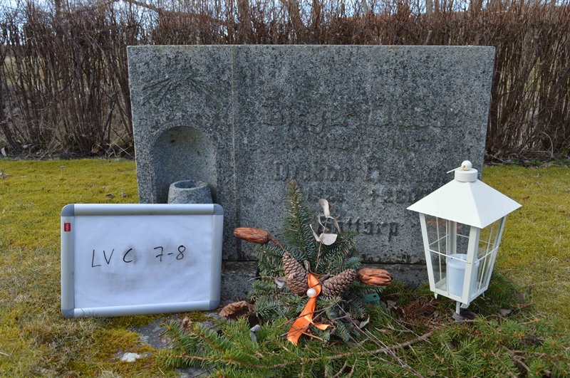 Grave number: LV C     7, 8