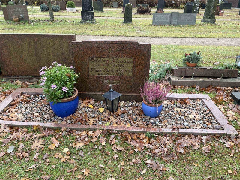 Grave number: VV 4   256, 257