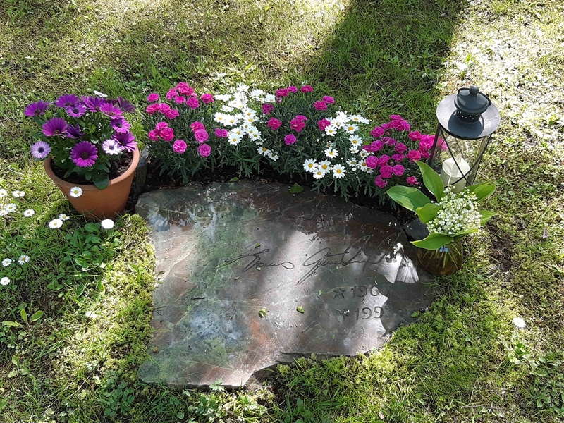 Grave number: KA 15   137