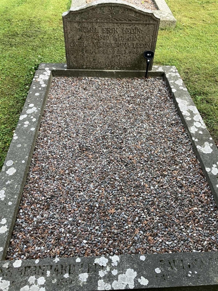 Grave number: 1 08     1