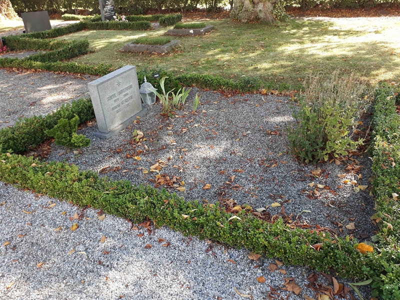 Grave number: LB C 109-110