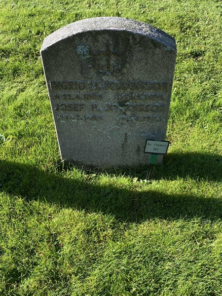 Hautatunnus: 2 F   352