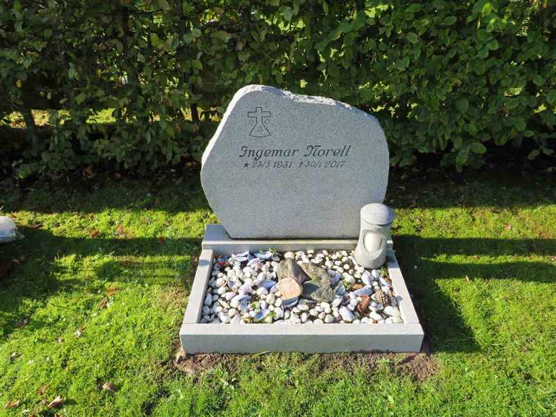 Grave number: 1 12   41