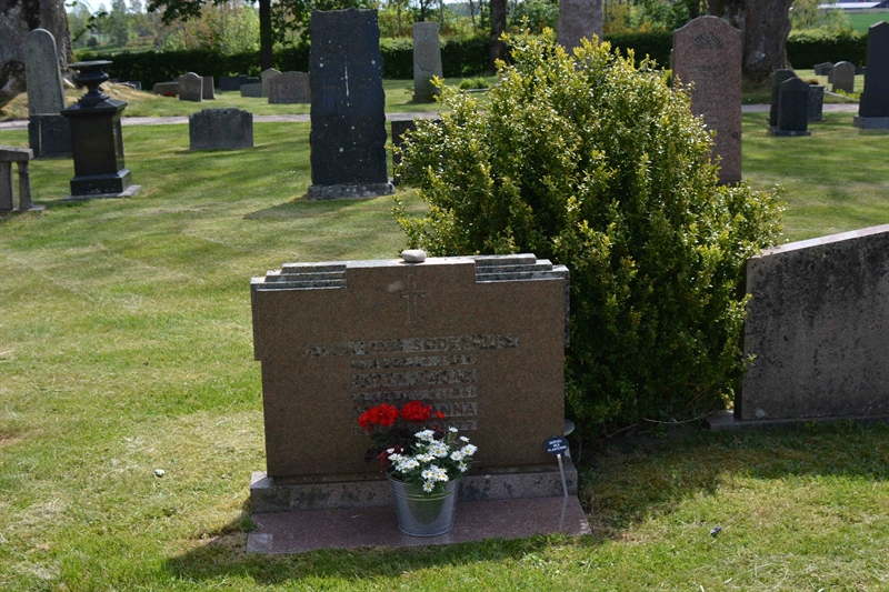 Grave number: G1 E   190, 191, 192