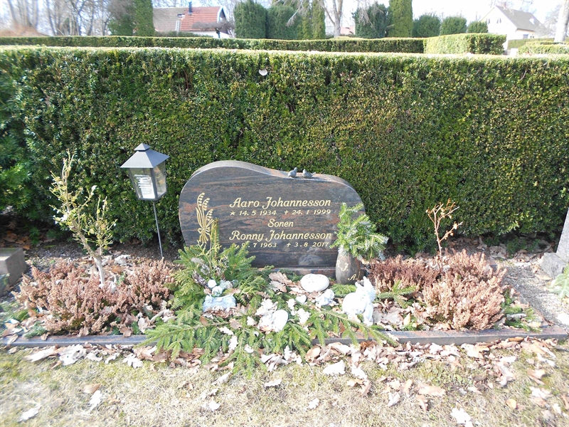 Grave number: NÅ N4    18, 19