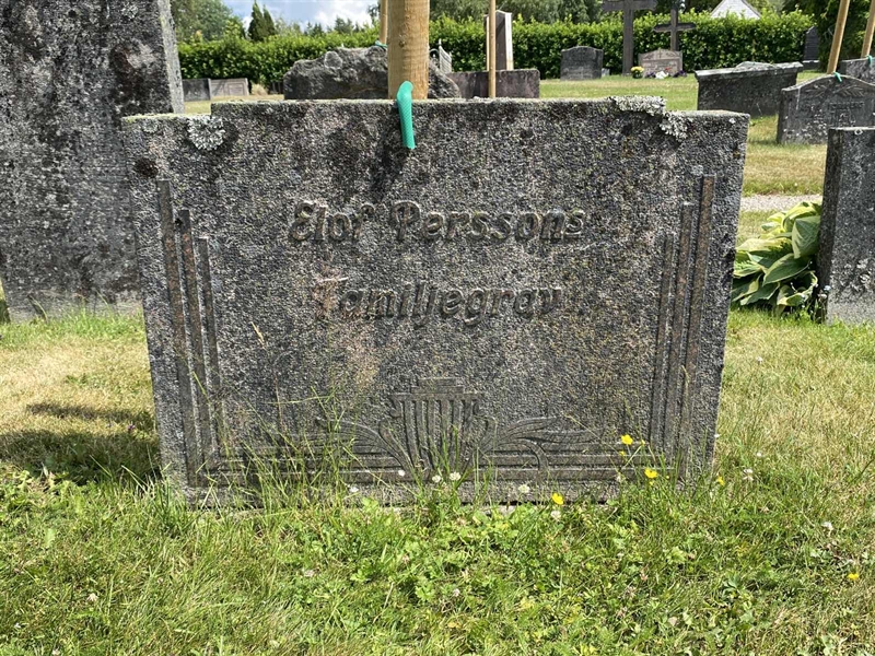 Grave number: 8 1 03   105-106