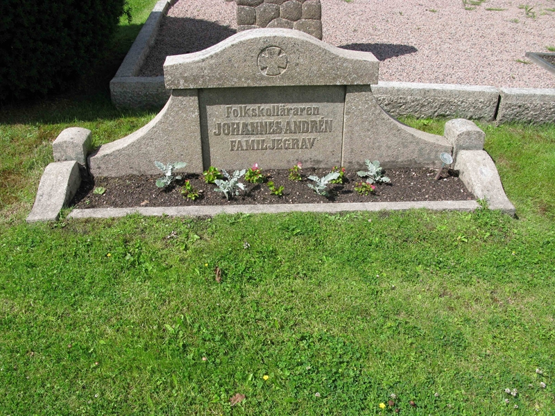 Grave number: SN F    68
