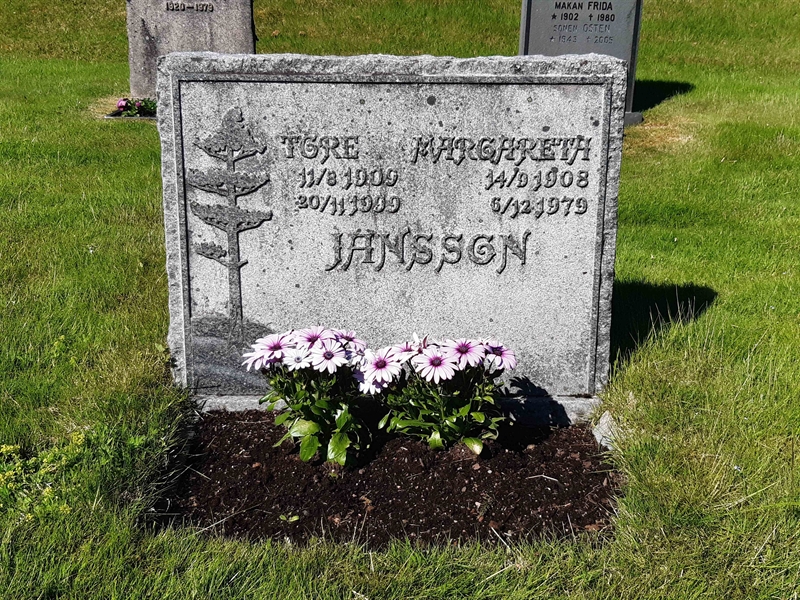 Grave number: KA 09   131-132