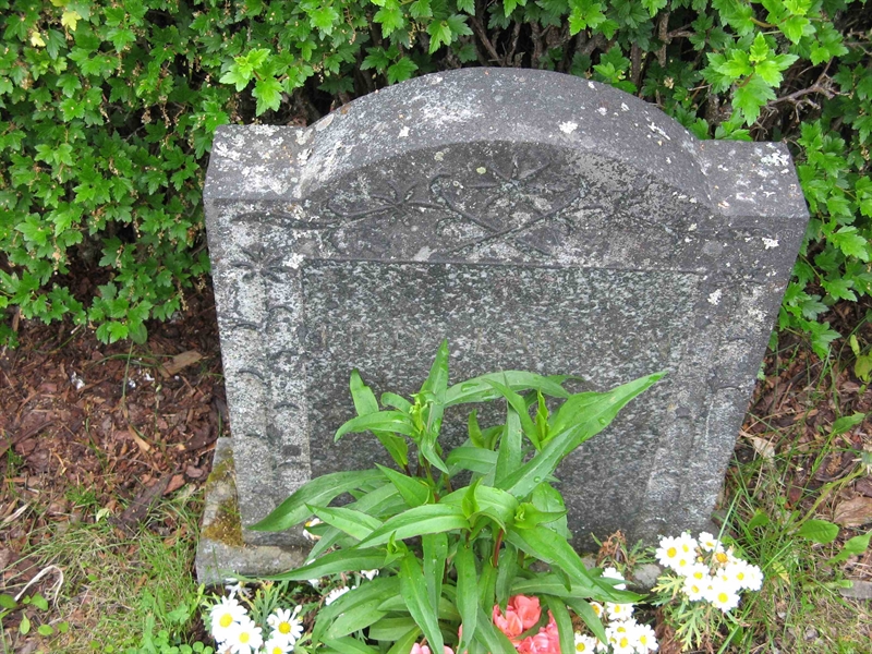 Grave number: A E   11